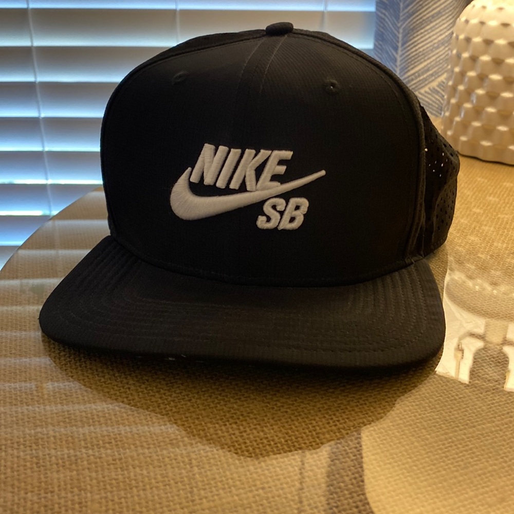 Nike skateboard flat brim hat